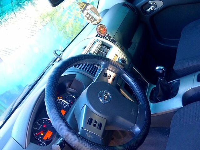 Черный Ниссан Патфайндер, объемом двигателя 2.5 л и пробегом 245 тыс. км за 4200 $, фото 4 на Automoto.ua