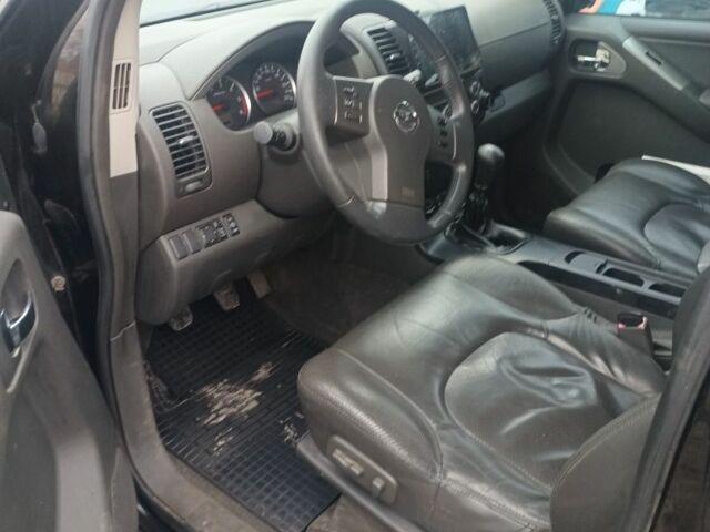 Черный Ниссан Патфайндер, объемом двигателя 0 л и пробегом 300 тыс. км за 6500 $, фото 4 на Automoto.ua