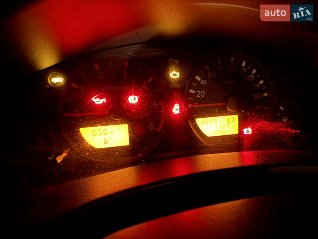 Черный Ниссан Патфайндер, объемом двигателя 2.5 л и пробегом 328 тыс. км за 11000 $, фото 4 на Automoto.ua
