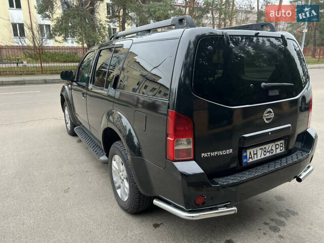 Черный Ниссан Патфайндер, объемом двигателя 2.49 л и пробегом 460 тыс. км за 7800 $, фото 3 на Automoto.ua