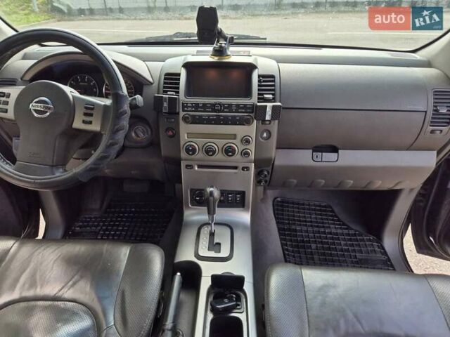 Черный Ниссан Патфайндер, объемом двигателя 2.5 л и пробегом 280 тыс. км за 6700 $, фото 3 на Automoto.ua