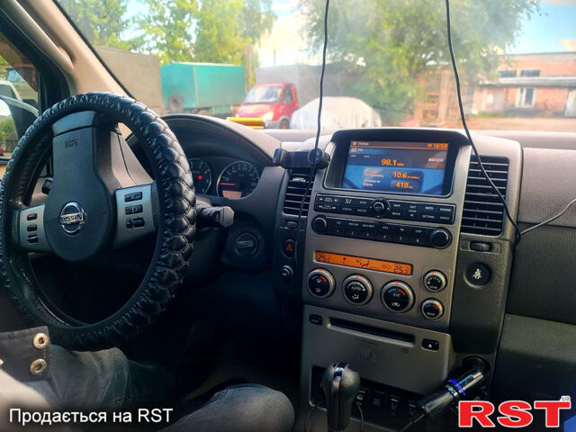 Чорний Ніссан Патфайндер, об'ємом двигуна 2.5 л та пробігом 340 тис. км за 11000 $, фото 2 на Automoto.ua