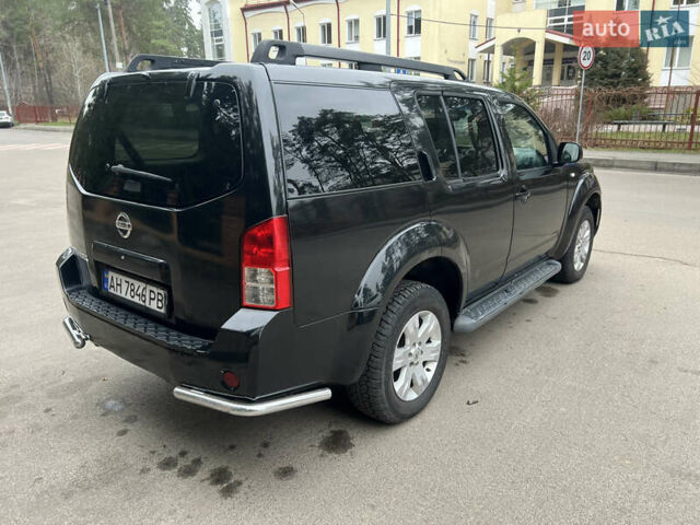 Черный Ниссан Патфайндер, объемом двигателя 2.49 л и пробегом 460 тыс. км за 7800 $, фото 5 на Automoto.ua