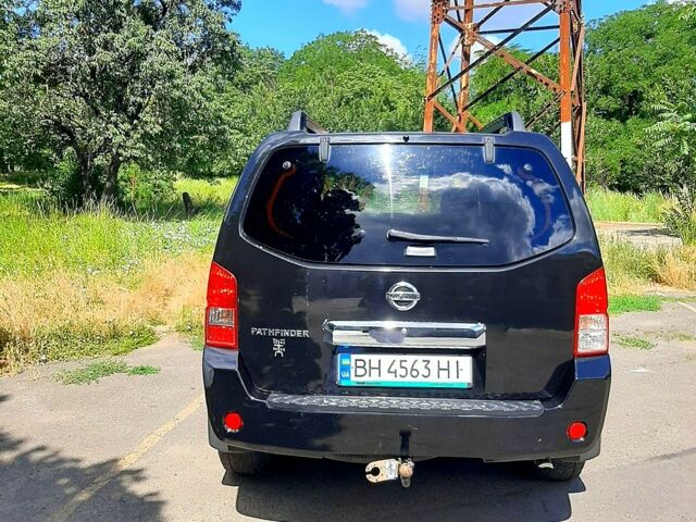 Черный Ниссан Патфайндер, объемом двигателя 2.5 л и пробегом 320 тыс. км за 10000 $, фото 1 на Automoto.ua