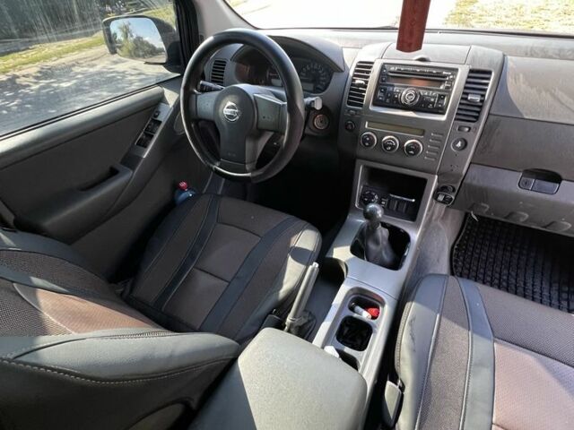 Чорний Ніссан Патфайндер, об'ємом двигуна 2.5 л та пробігом 350 тис. км за 4000 $, фото 7 на Automoto.ua