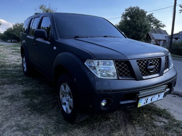 Чорний Ніссан Патфайндер, об'ємом двигуна 2.5 л та пробігом 350 тис. км за 4000 $, фото 1 на Automoto.ua