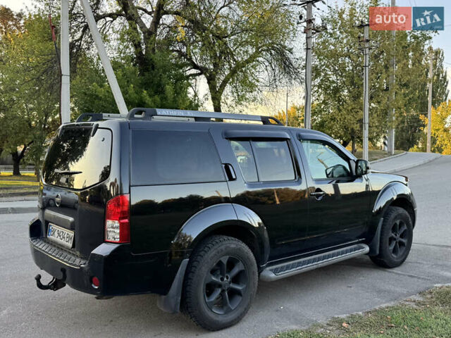 Чорний Ніссан Патфайндер, об'ємом двигуна 2.49 л та пробігом 157 тис. км за 12000 $, фото 4 на Automoto.ua