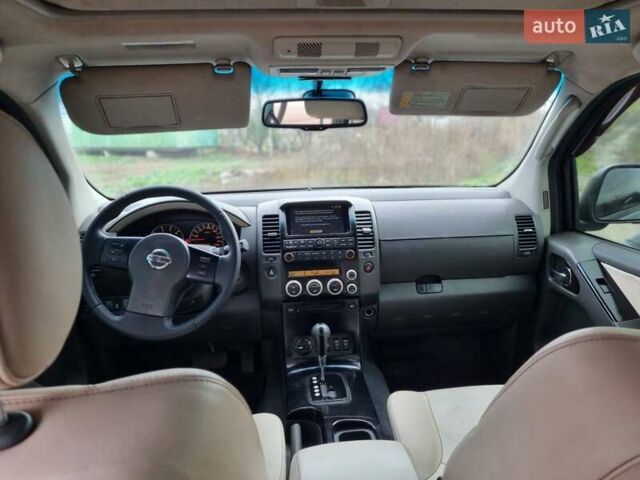 Черный Ниссан Патфайндер, объемом двигателя 2.5 л и пробегом 188 тыс. км за 10400 $, фото 3 на Automoto.ua