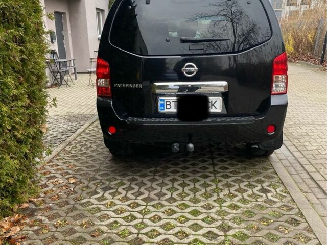 Чорний Ніссан Патфайндер, об'ємом двигуна 2.5 л та пробігом 310 тис. км за 10000 $, фото 4 на Automoto.ua