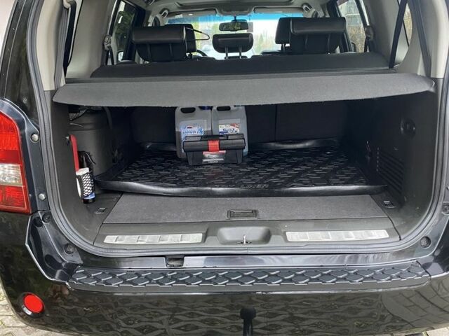 Чорний Ніссан Патфайндер, об'ємом двигуна 2.5 л та пробігом 310 тис. км за 10000 $, фото 5 на Automoto.ua