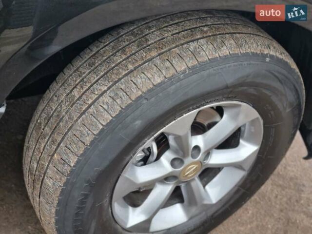 Черный Ниссан Патфайндер, объемом двигателя 2.5 л и пробегом 188 тыс. км за 10400 $, фото 9 на Automoto.ua