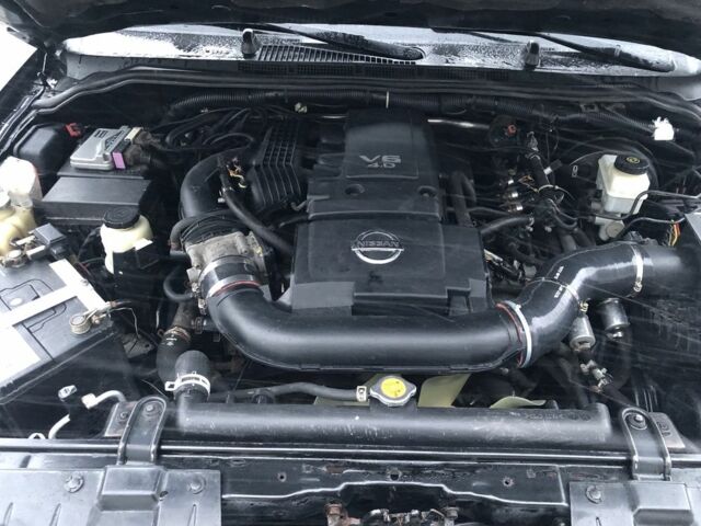 Черный Ниссан Патфайндер, объемом двигателя 4 л и пробегом 210 тыс. км за 10399 $, фото 5 на Automoto.ua