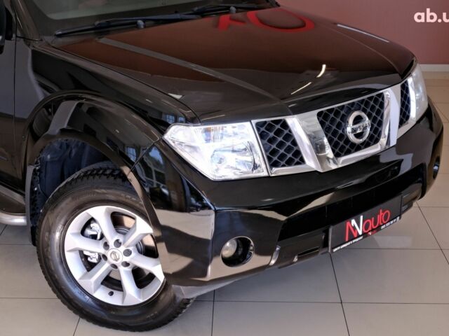 Черный Ниссан Патфайндер, объемом двигателя 2.5 л и пробегом 200 тыс. км за 9900 $, фото 2 на Automoto.ua