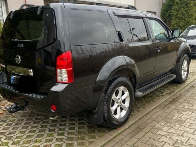 Чорний Ніссан Патфайндер, об'ємом двигуна 2.5 л та пробігом 310 тис. км за 10000 $, фото 3 на Automoto.ua