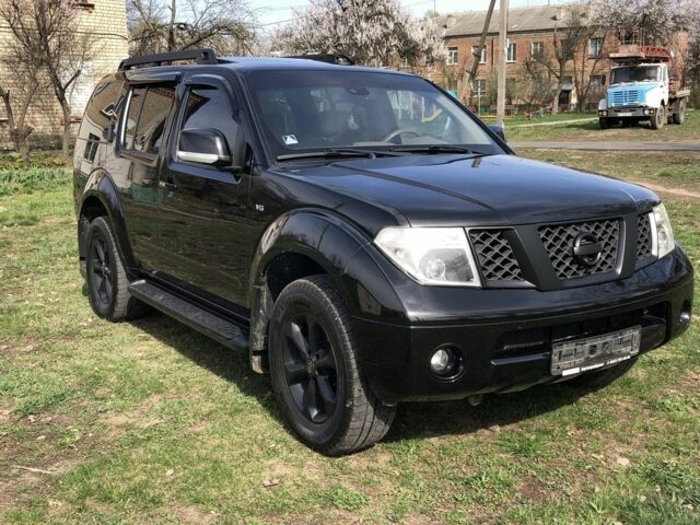 Черный Ниссан Патфайндер, объемом двигателя 4 л и пробегом 210 тыс. км за 10399 $, фото 9 на Automoto.ua