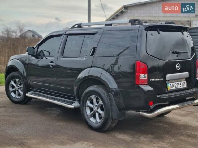 Черный Ниссан Патфайндер, объемом двигателя 2.5 л и пробегом 188 тыс. км за 10400 $, фото 4 на Automoto.ua