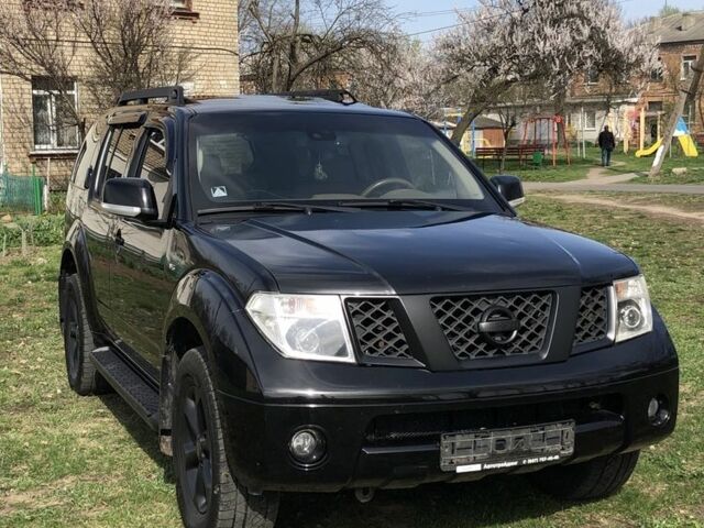 Черный Ниссан Патфайндер, объемом двигателя 4 л и пробегом 210 тыс. км за 10399 $, фото 11 на Automoto.ua