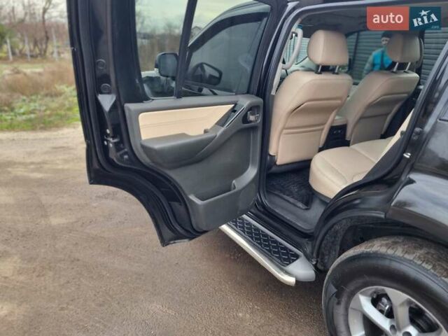 Черный Ниссан Патфайндер, объемом двигателя 2.5 л и пробегом 188 тыс. км за 10400 $, фото 10 на Automoto.ua