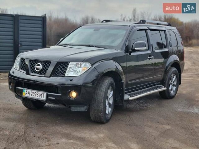 Черный Ниссан Патфайндер, объемом двигателя 2.5 л и пробегом 188 тыс. км за 10400 $, фото 1 на Automoto.ua