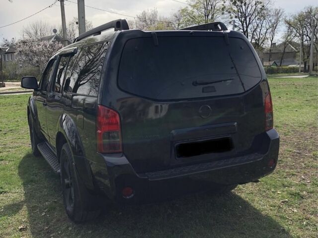 Черный Ниссан Патфайндер, объемом двигателя 4 л и пробегом 210 тыс. км за 10399 $, фото 8 на Automoto.ua