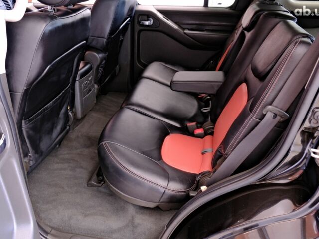 Черный Ниссан Патфайндер, объемом двигателя 2.5 л и пробегом 200 тыс. км за 9900 $, фото 7 на Automoto.ua