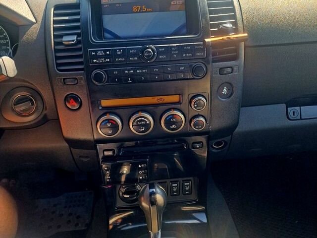 Черный Ниссан Патфайндер, объемом двигателя 2.5 л и пробегом 386 тыс. км за 11000 $, фото 4 на Automoto.ua