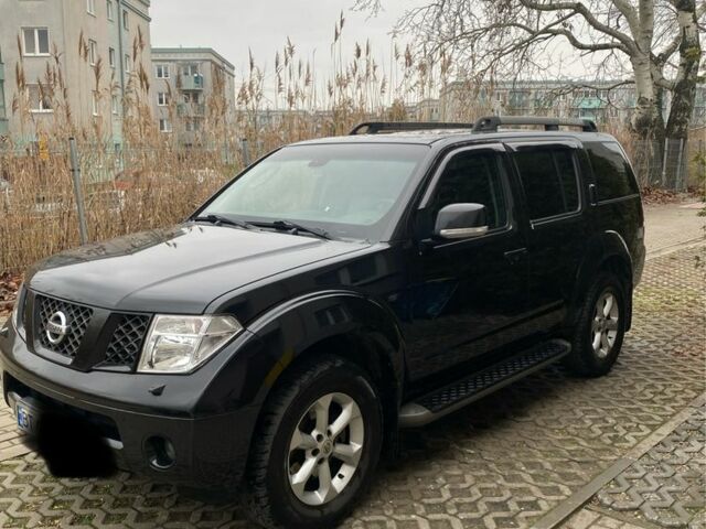 Чорний Ніссан Патфайндер, об'ємом двигуна 2.5 л та пробігом 310 тис. км за 10000 $, фото 1 на Automoto.ua