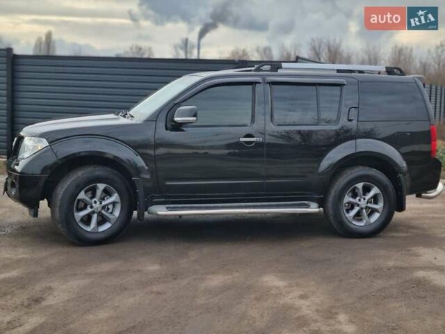 Черный Ниссан Патфайндер, объемом двигателя 2.5 л и пробегом 188 тыс. км за 10400 $, фото 7 на Automoto.ua