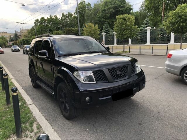 Черный Ниссан Патфайндер, объемом двигателя 4 л и пробегом 210 тыс. км за 10399 $, фото 2 на Automoto.ua