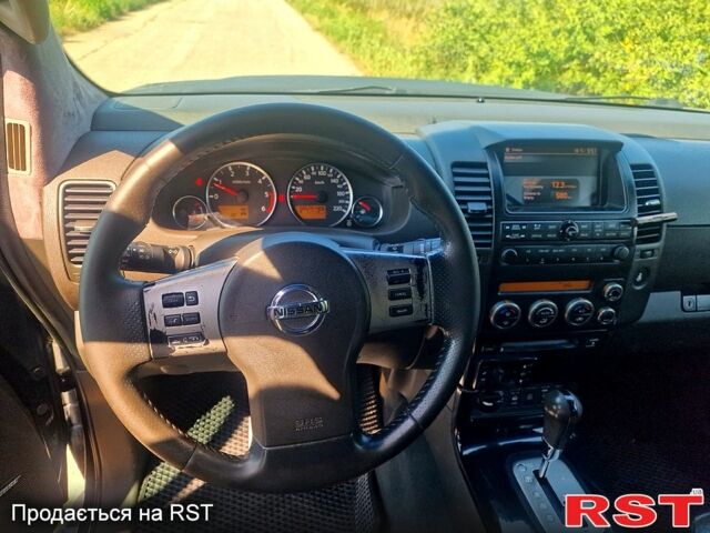 Черный Ниссан Патфайндер, объемом двигателя 2.5 л и пробегом 386 тыс. км за 11000 $, фото 2 на Automoto.ua