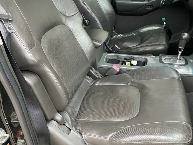 Чорний Ніссан Патфайндер, об'ємом двигуна 2.5 л та пробігом 310 тис. км за 10000 $, фото 10 на Automoto.ua