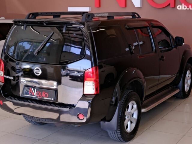 Черный Ниссан Патфайндер, объемом двигателя 2.5 л и пробегом 200 тыс. км за 9900 $, фото 4 на Automoto.ua