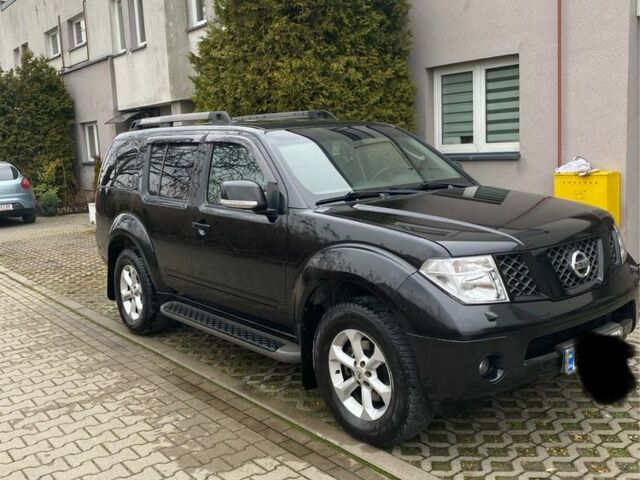 Чорний Ніссан Патфайндер, об'ємом двигуна 2.5 л та пробігом 310 тис. км за 10000 $, фото 2 на Automoto.ua