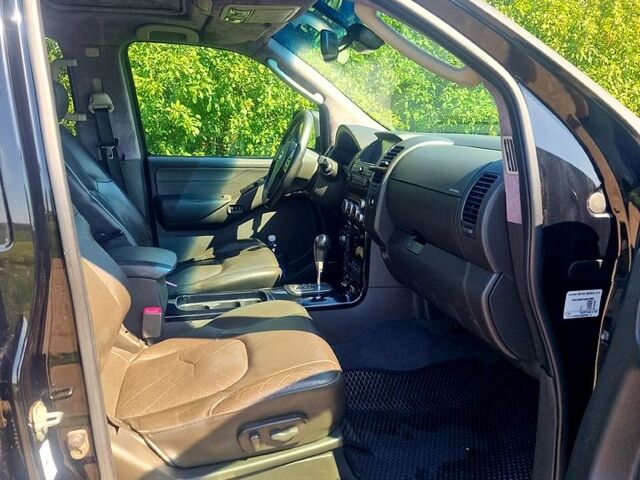 Черный Ниссан Патфайндер, объемом двигателя 2.5 л и пробегом 386 тыс. км за 11000 $, фото 3 на Automoto.ua