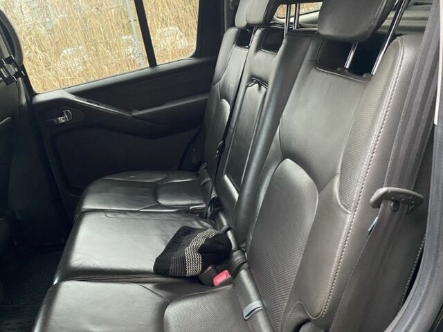 Чорний Ніссан Патфайндер, об'ємом двигуна 2.5 л та пробігом 310 тис. км за 10000 $, фото 14 на Automoto.ua