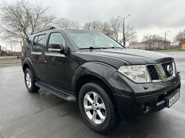 Чорний Ніссан Патфайндер, об'ємом двигуна 2.5 л та пробігом 258 тис. км за 5700 $, фото 1 на Automoto.ua