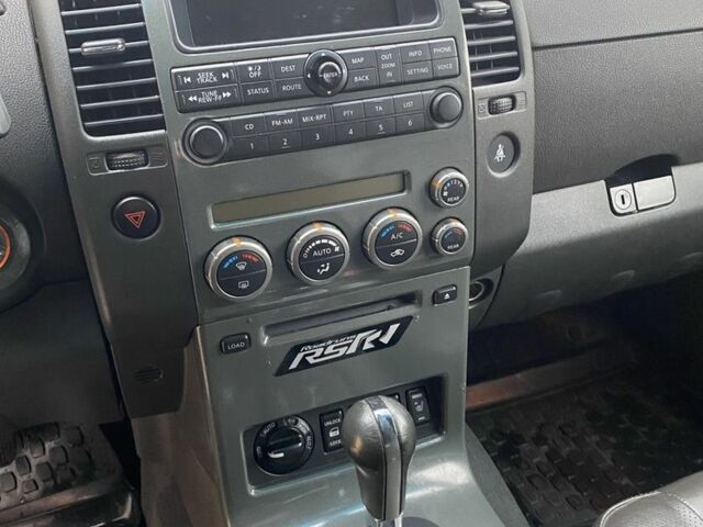 Чорний Ніссан Патфайндер, об'ємом двигуна 2.5 л та пробігом 310 тис. км за 10000 $, фото 18 на Automoto.ua