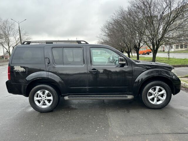 Чорний Ніссан Патфайндер, об'ємом двигуна 2.5 л та пробігом 258 тис. км за 5700 $, фото 3 на Automoto.ua