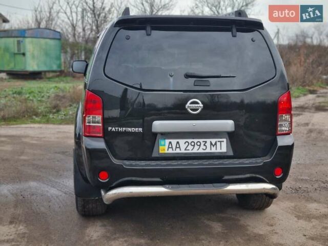 Черный Ниссан Патфайндер, объемом двигателя 2.5 л и пробегом 188 тыс. км за 10400 $, фото 6 на Automoto.ua