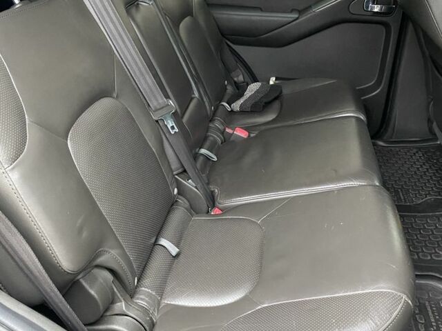 Чорний Ніссан Патфайндер, об'ємом двигуна 2.5 л та пробігом 310 тис. км за 10000 $, фото 8 на Automoto.ua