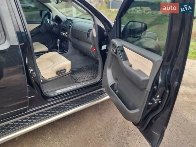 Черный Ниссан Патфайндер, объемом двигателя 2.5 л и пробегом 188 тыс. км за 10400 $, фото 14 на Automoto.ua