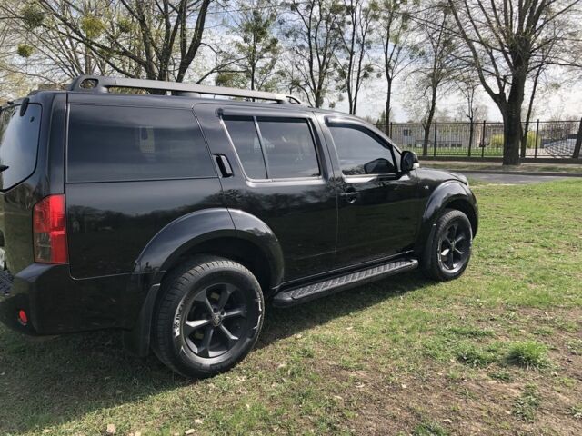 Черный Ниссан Патфайндер, объемом двигателя 4 л и пробегом 210 тыс. км за 10399 $, фото 10 на Automoto.ua