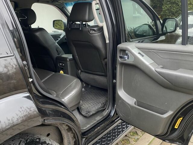 Чорний Ніссан Патфайндер, об'ємом двигуна 2.5 л та пробігом 310 тис. км за 10000 $, фото 6 на Automoto.ua