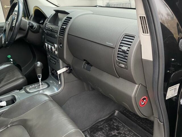 Чорний Ніссан Патфайндер, об'ємом двигуна 2.5 л та пробігом 310 тис. км за 10000 $, фото 11 на Automoto.ua