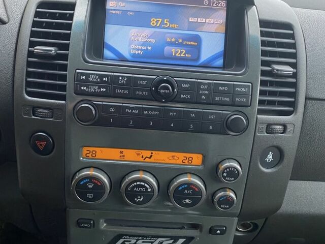 Чорний Ніссан Патфайндер, об'ємом двигуна 2.5 л та пробігом 310 тис. км за 10000 $, фото 19 на Automoto.ua