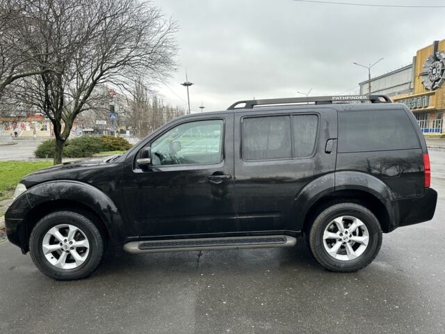 Чорний Ніссан Патфайндер, об'ємом двигуна 2.5 л та пробігом 258 тис. км за 5700 $, фото 2 на Automoto.ua