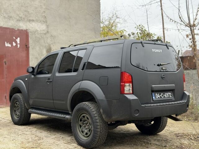 Чорний Ніссан Патфайндер, об'ємом двигуна 0 л та пробігом 170 тис. км за 4700 $, фото 3 на Automoto.ua