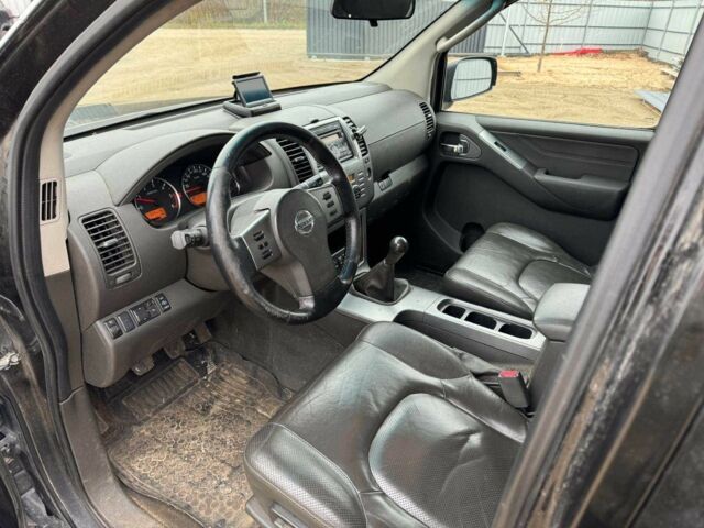 Черный Ниссан Патфайндер, объемом двигателя 2.5 л и пробегом 306 тыс. км за 4465 $, фото 10 на Automoto.ua