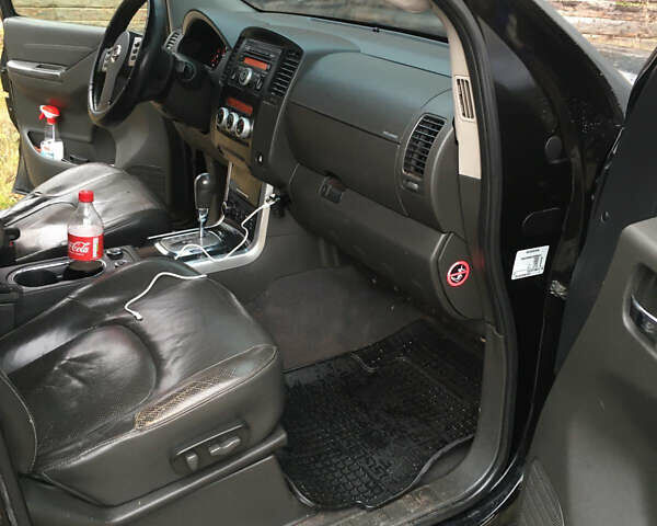 Черный Ниссан Патфайндер, объемом двигателя 2.5 л и пробегом 250 тыс. км за 11200 $, фото 14 на Automoto.ua