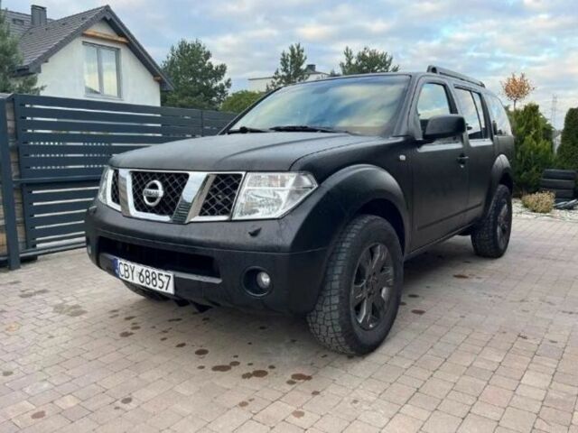 Черный Ниссан Патфайндер, объемом двигателя 3 л и пробегом 216 тыс. км за 4000 $, фото 1 на Automoto.ua